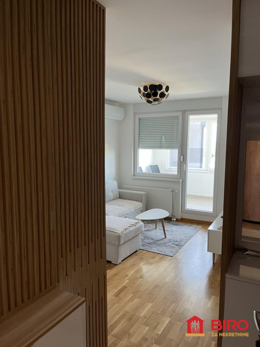 lokal - NOVI SAD - PETROVARADIN - 9102457