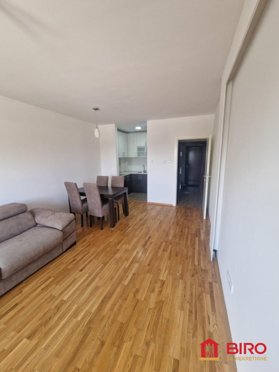 lokal - NOVI SAD - SAJAM - 9102559