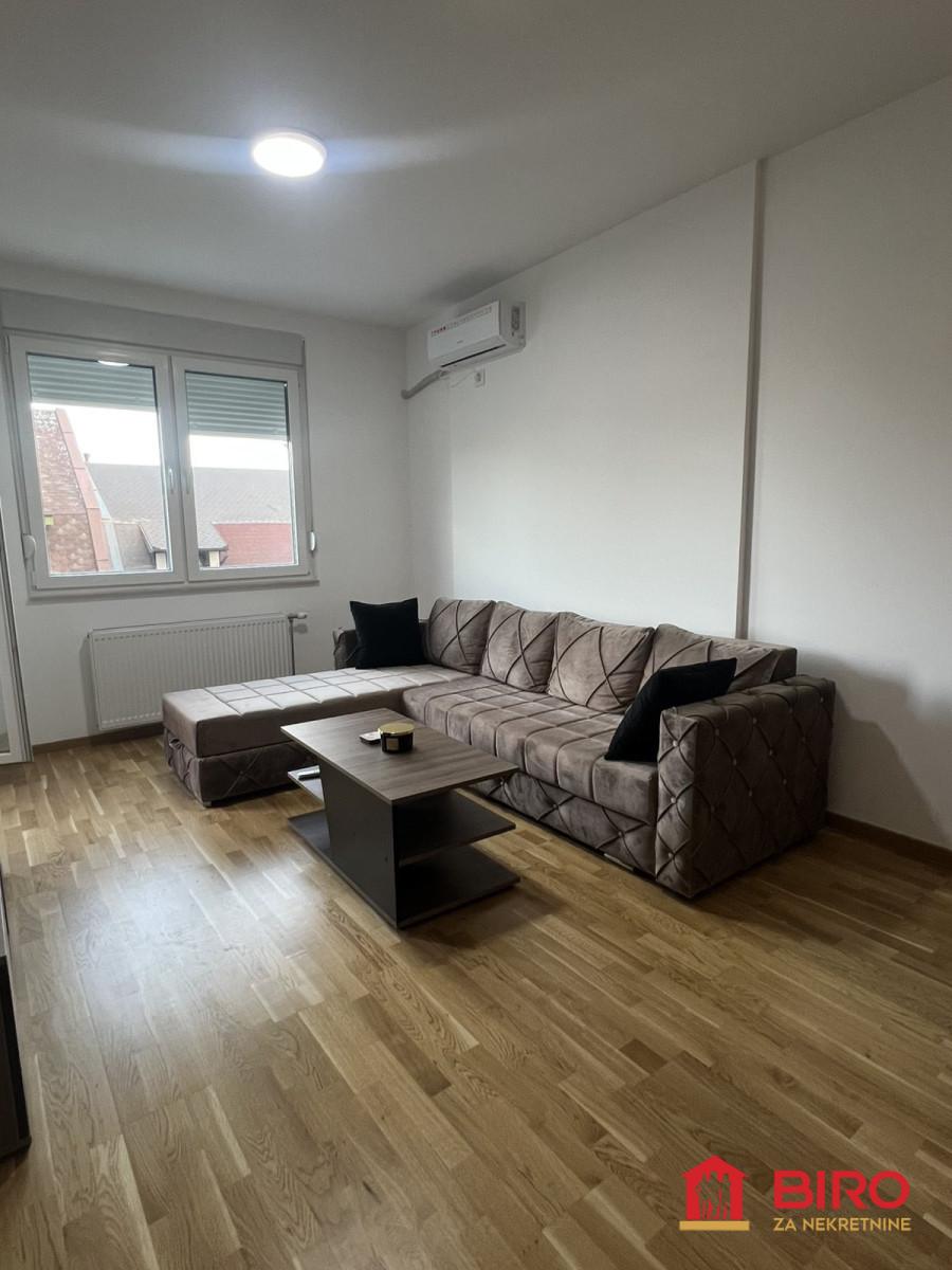 lokal - NOVI SAD - AVIJACIJA - 9102584