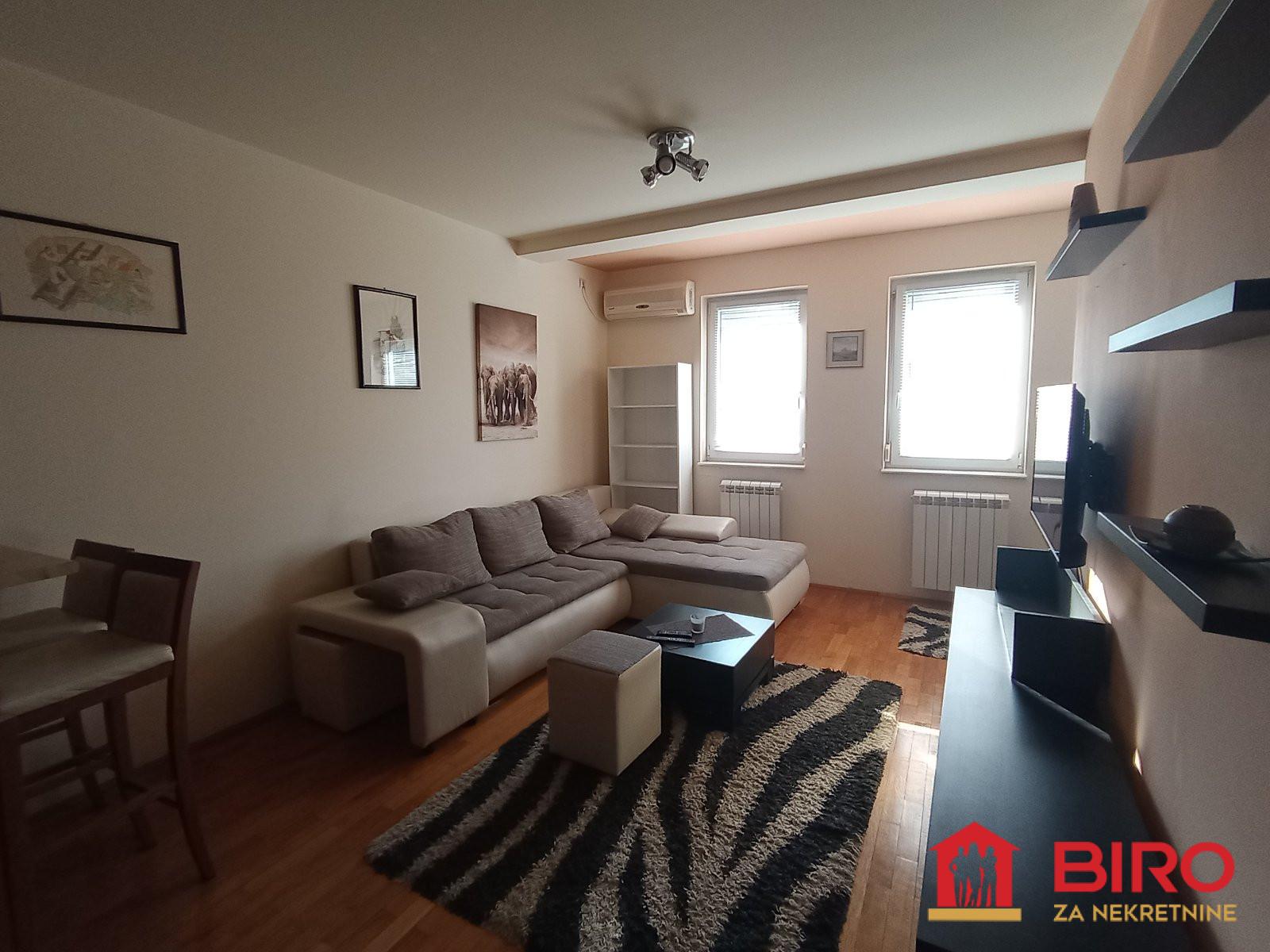 stan NOVI SAD - BULEVAR - 1011575