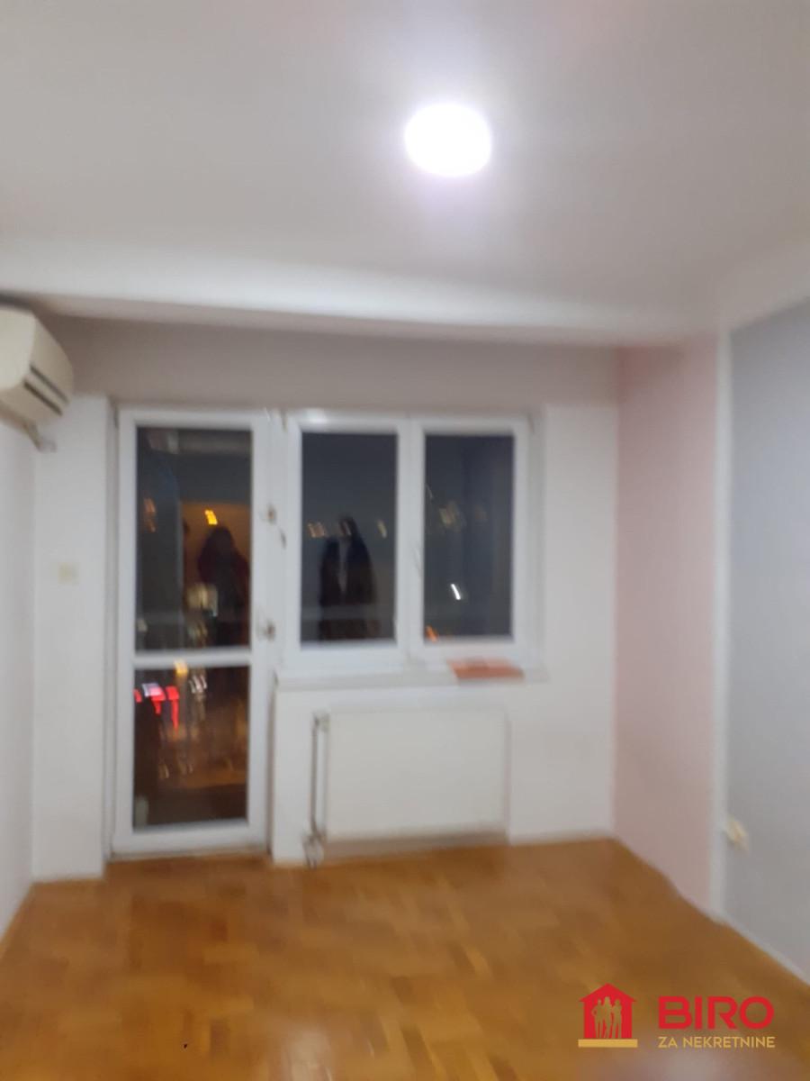 stan NOVI SAD - BULEVAR - 1011602