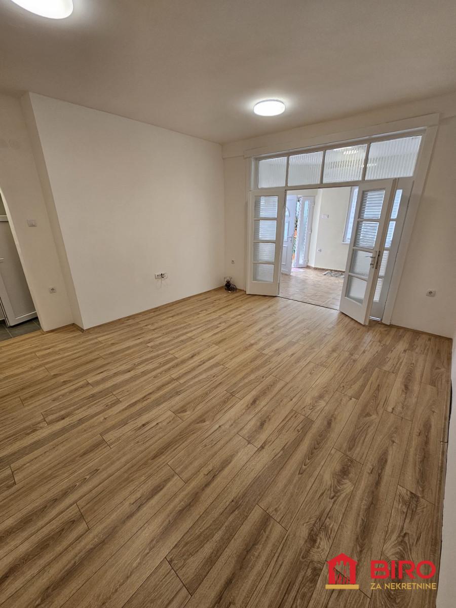stan NOVI SAD - ADAMOVIĆEVO NASELJE - 1011765