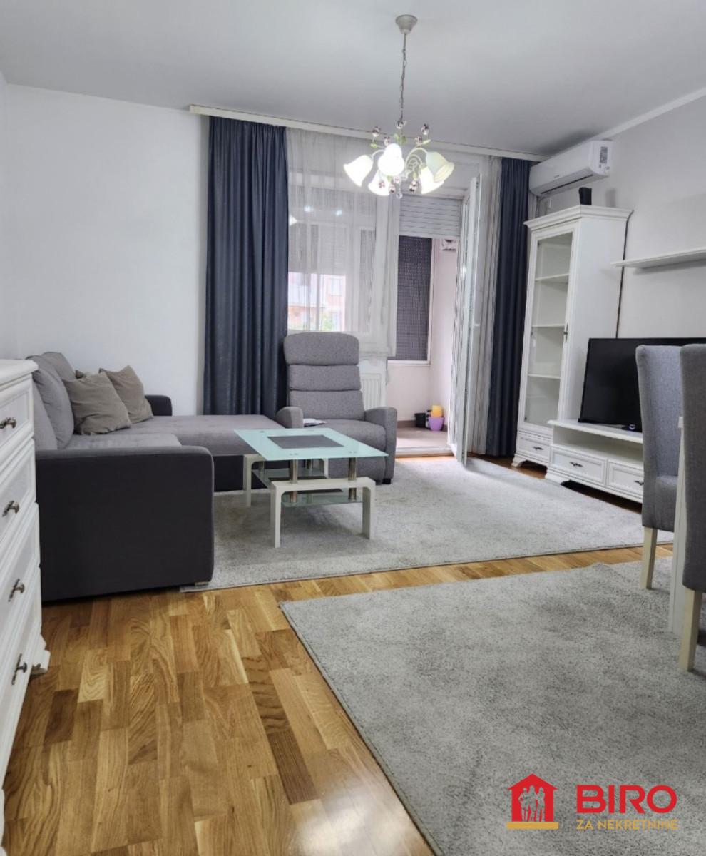 stan NOVI SAD - PETROVARADIN - 1012643